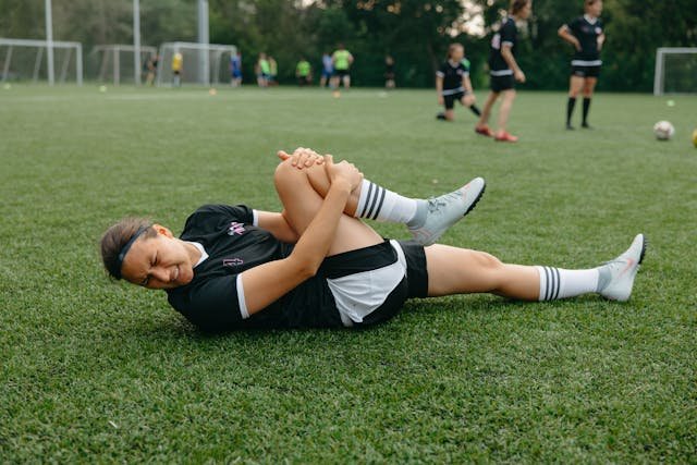 Identifying Early Signs of Sports Injuries