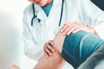 When to Consult a Knee Doctor for Chronic Pain
